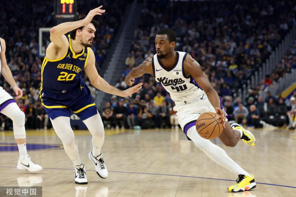 在与其对阵 在与其对阵